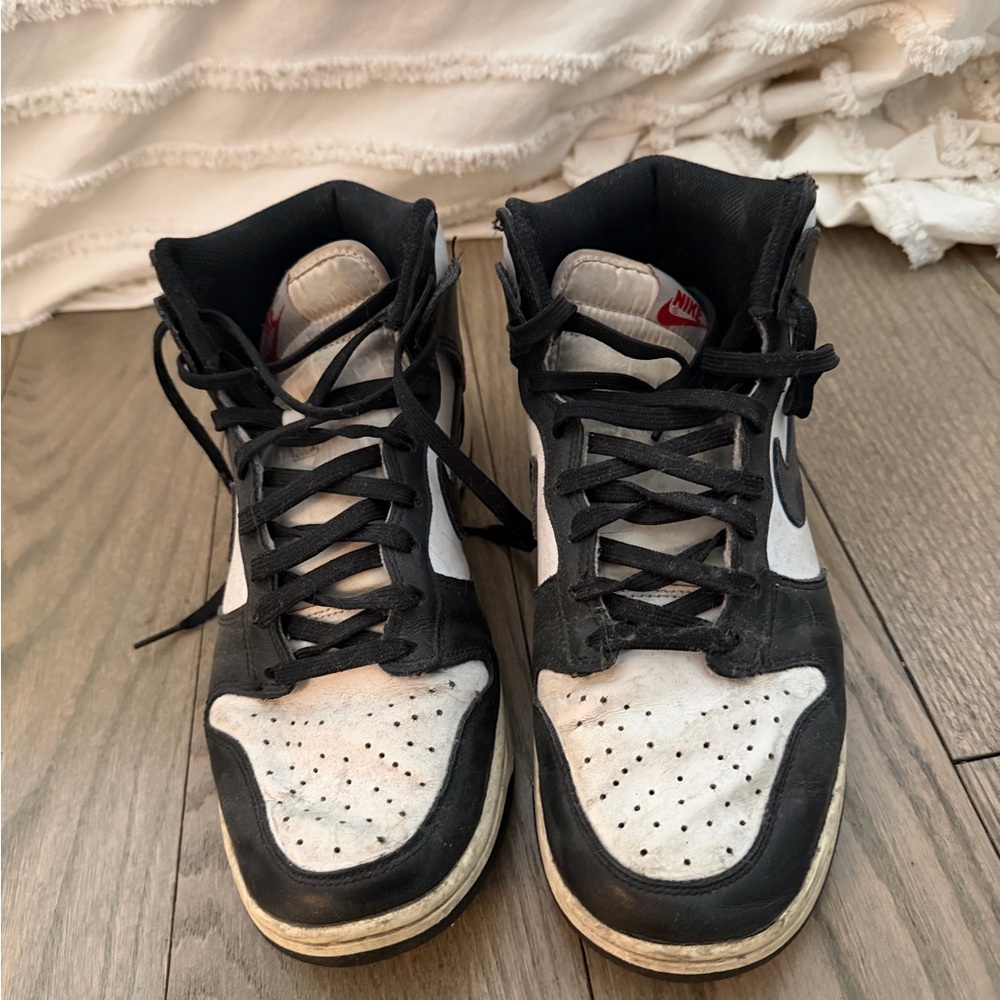 Nike Black and White Women's Sneakers
